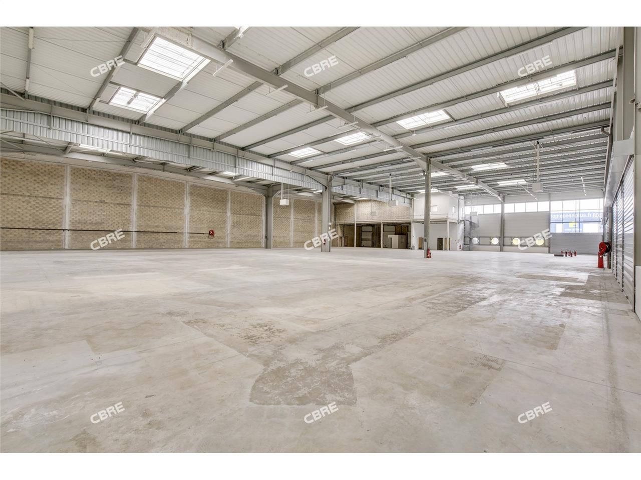 CBRE vous propose à louer, un entrepôt/local d'ac