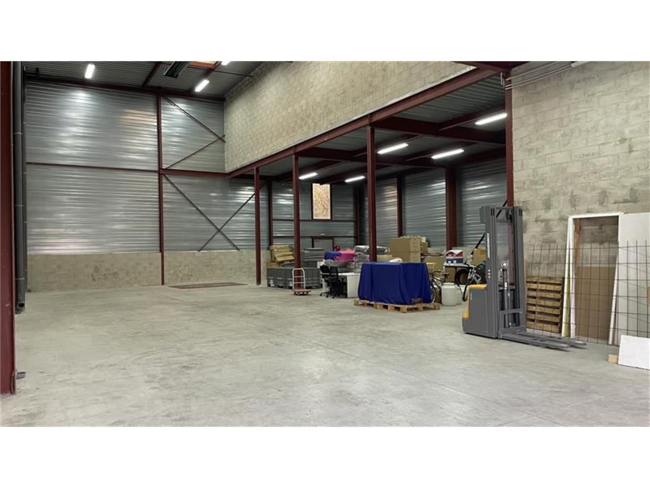 CBRE vous propose à louer, un entrepôt/local d'ac