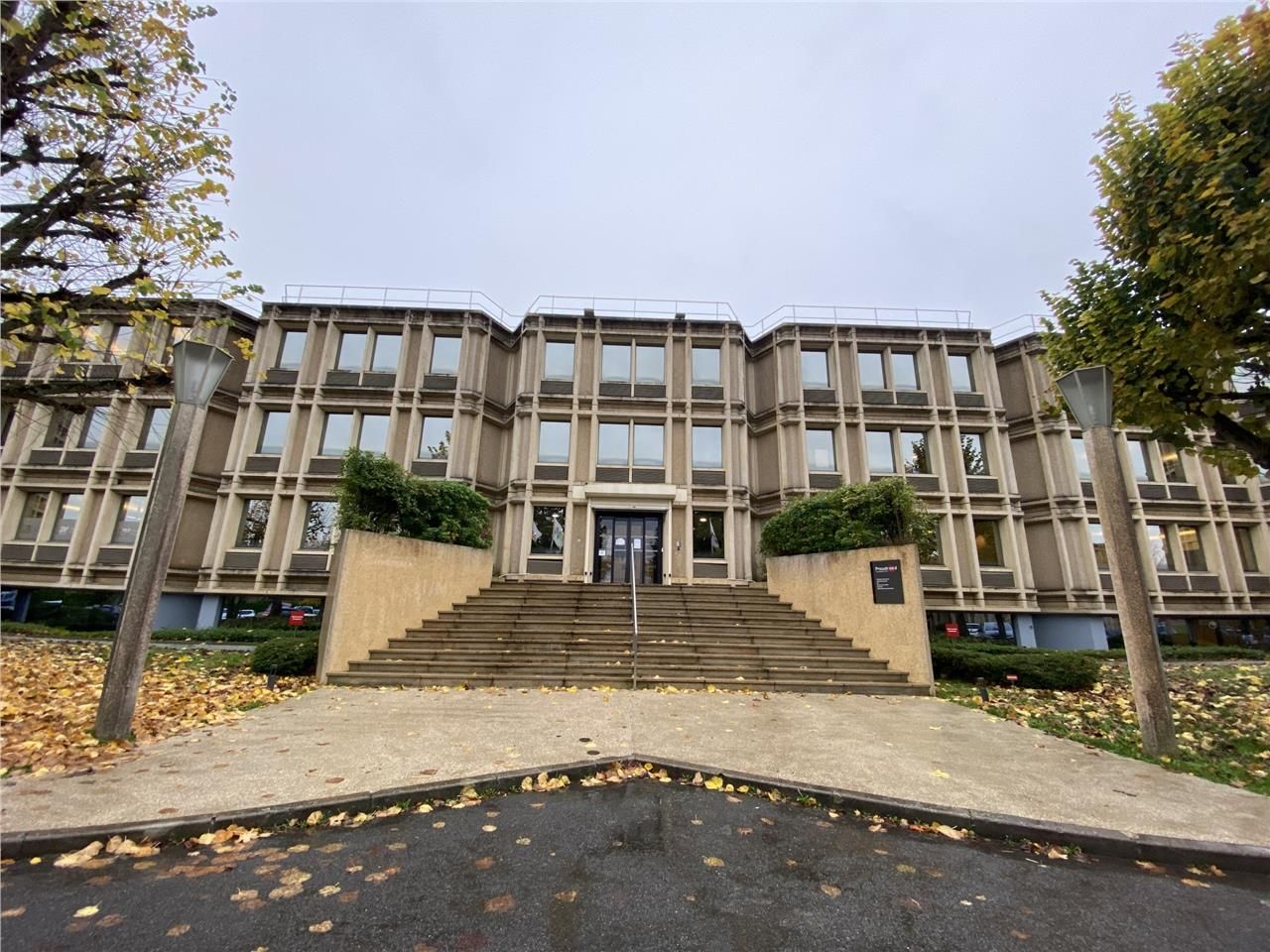 CBRE vous propose à louer un entrepôt/local d'act