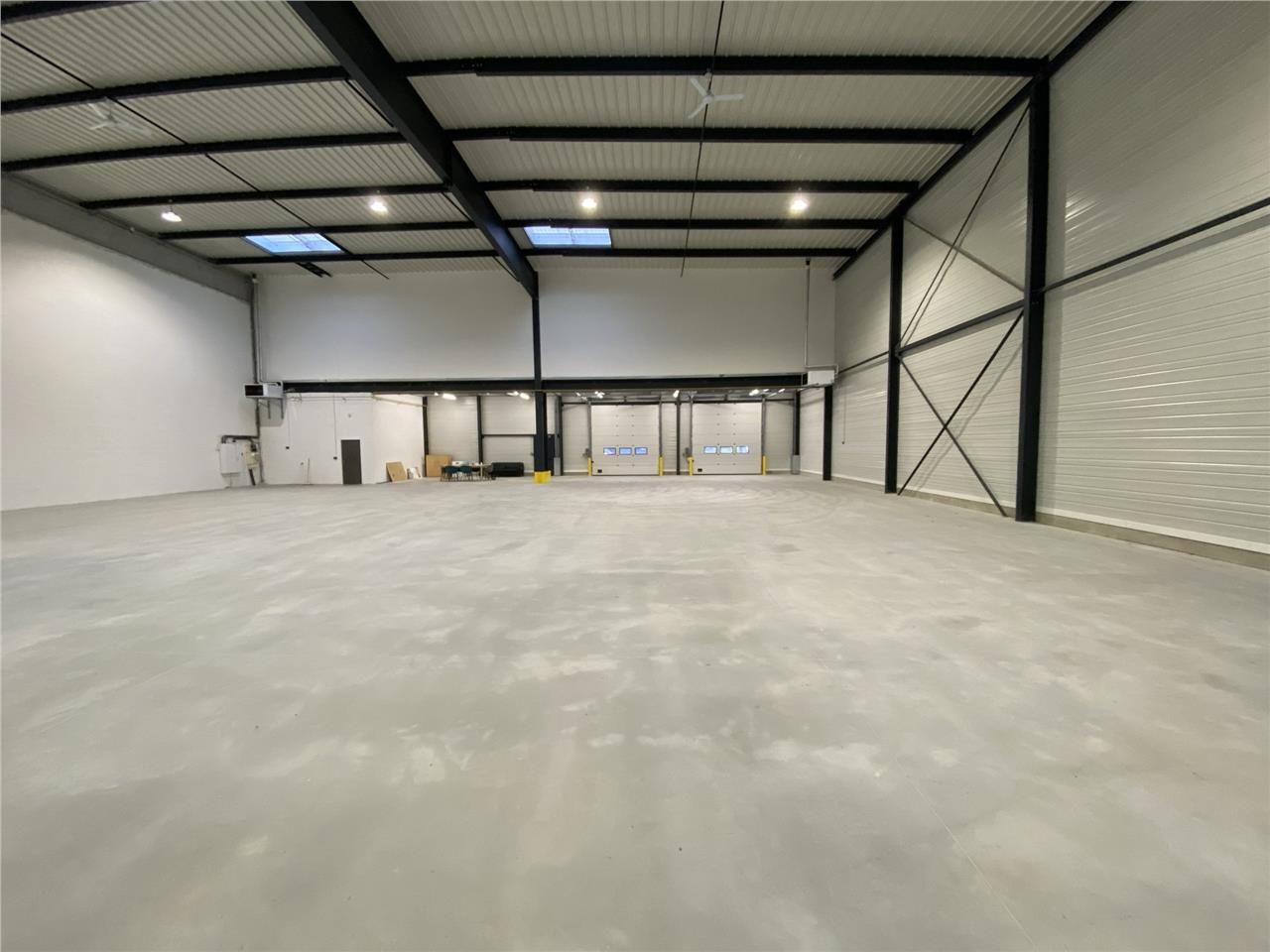 CBRE vous propose à louer, des locaux d'activités