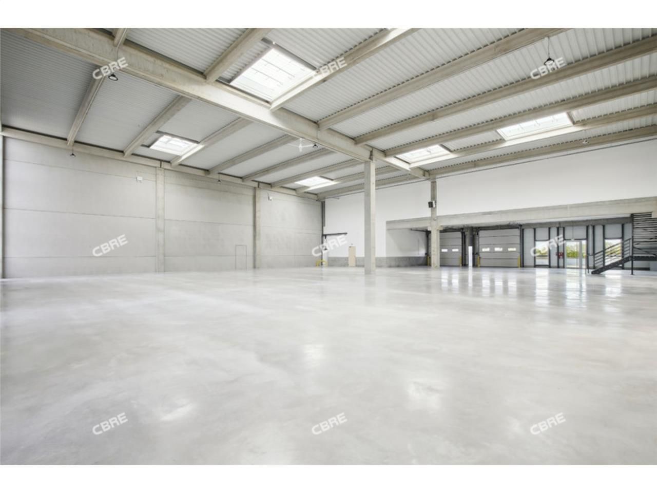 CBRE vous propose à louer, un entrepôt/local d'ac