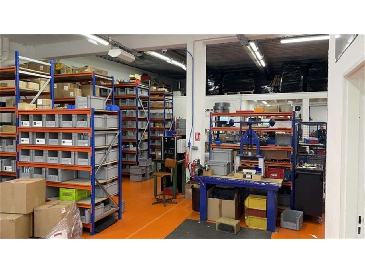 CBRE vous propose à louer ou à vendre un entrepôt