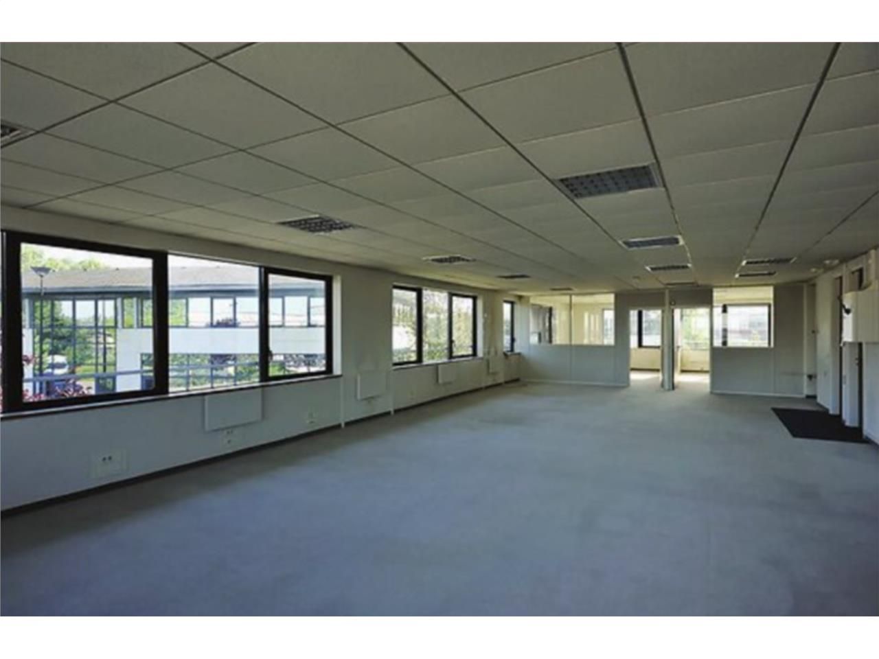 CBRE vous propose à louer, un entrepôt/local d'ac