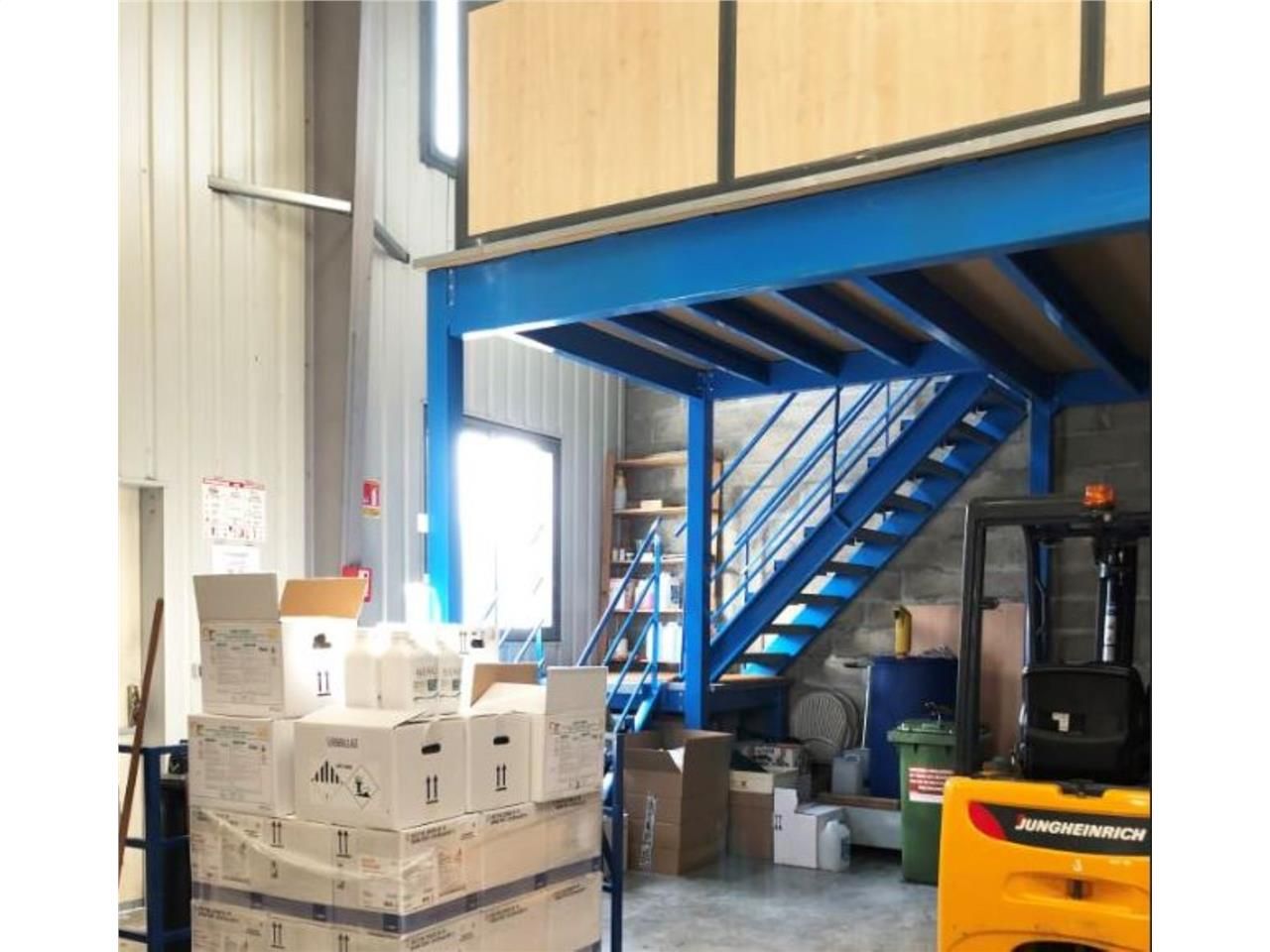 CBRE vous propose à louer, un entrepôt/local d'ac