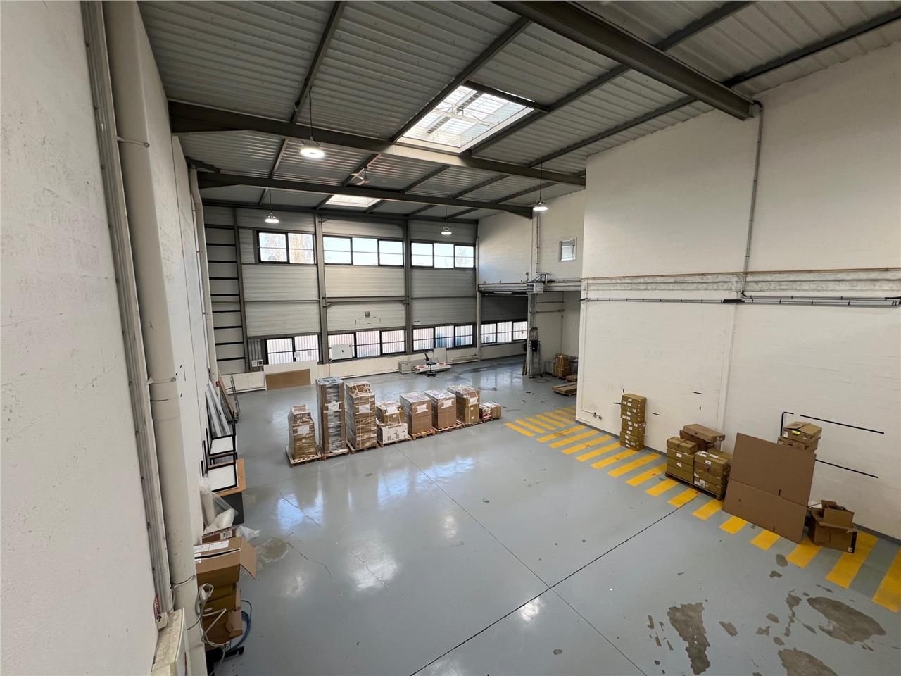 CBRE vous propose à louer, un entrepôt/local d'ac