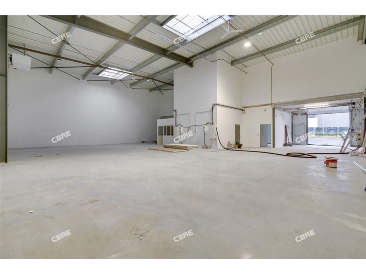 CBRE vous propose un entrepôt/local d'activités d