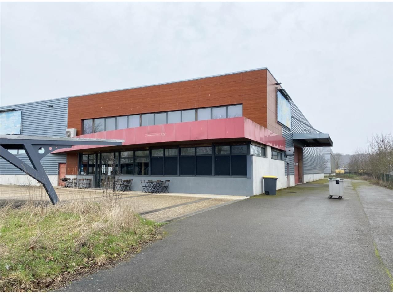 CBRE vous propose à vendre, un entrepôt/local d'a