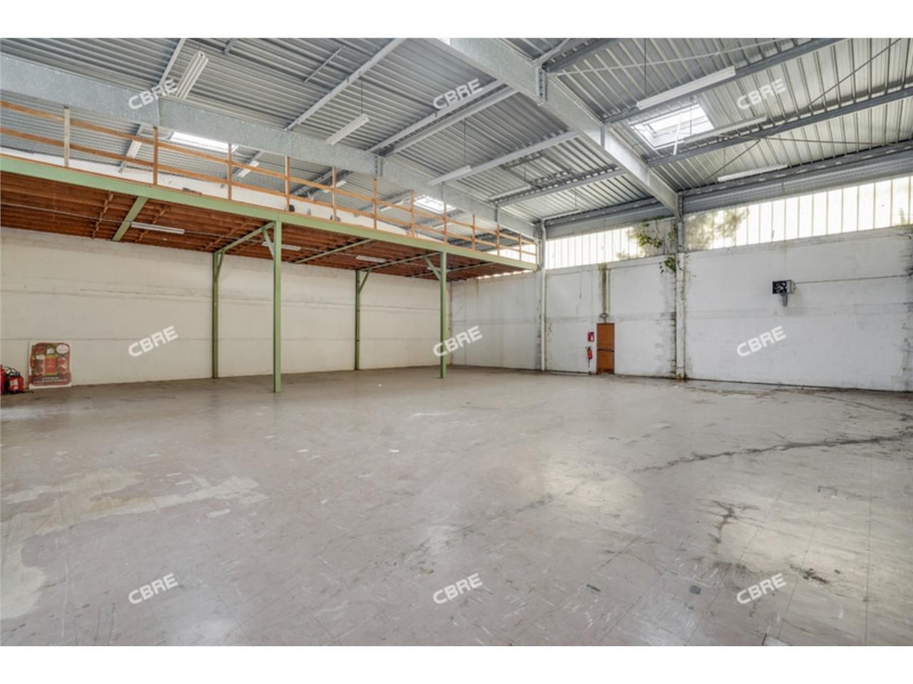 LOGISTIQUE URBAINE - CBRE vous propose à vendre, 