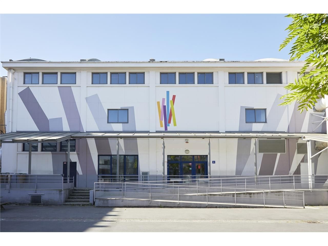 CBRE vous propose à louer, des locaux d'activités