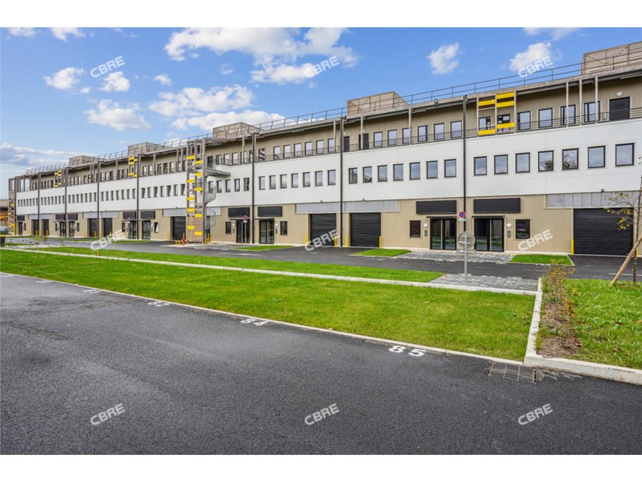 LOGISTIQUE URBAINE - CBRE vous propose à louer, u