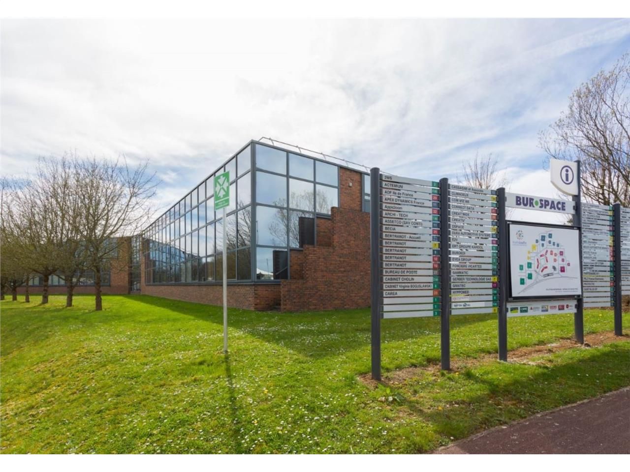 A LOUER - CBRE vous propose, sur la commune de Bi