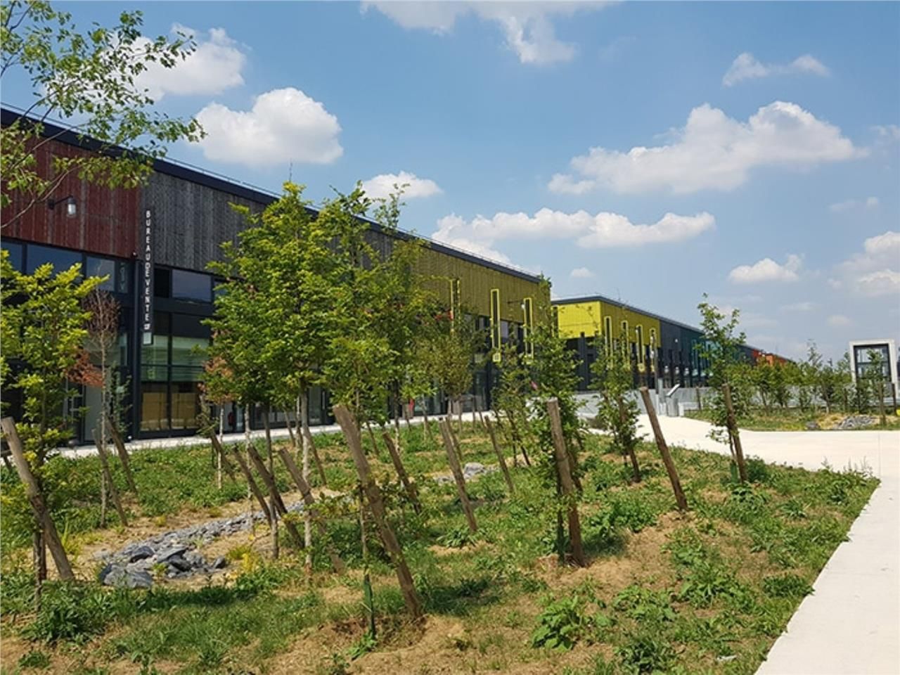 CBRE vous propose à vendre ou à louer, des terrai