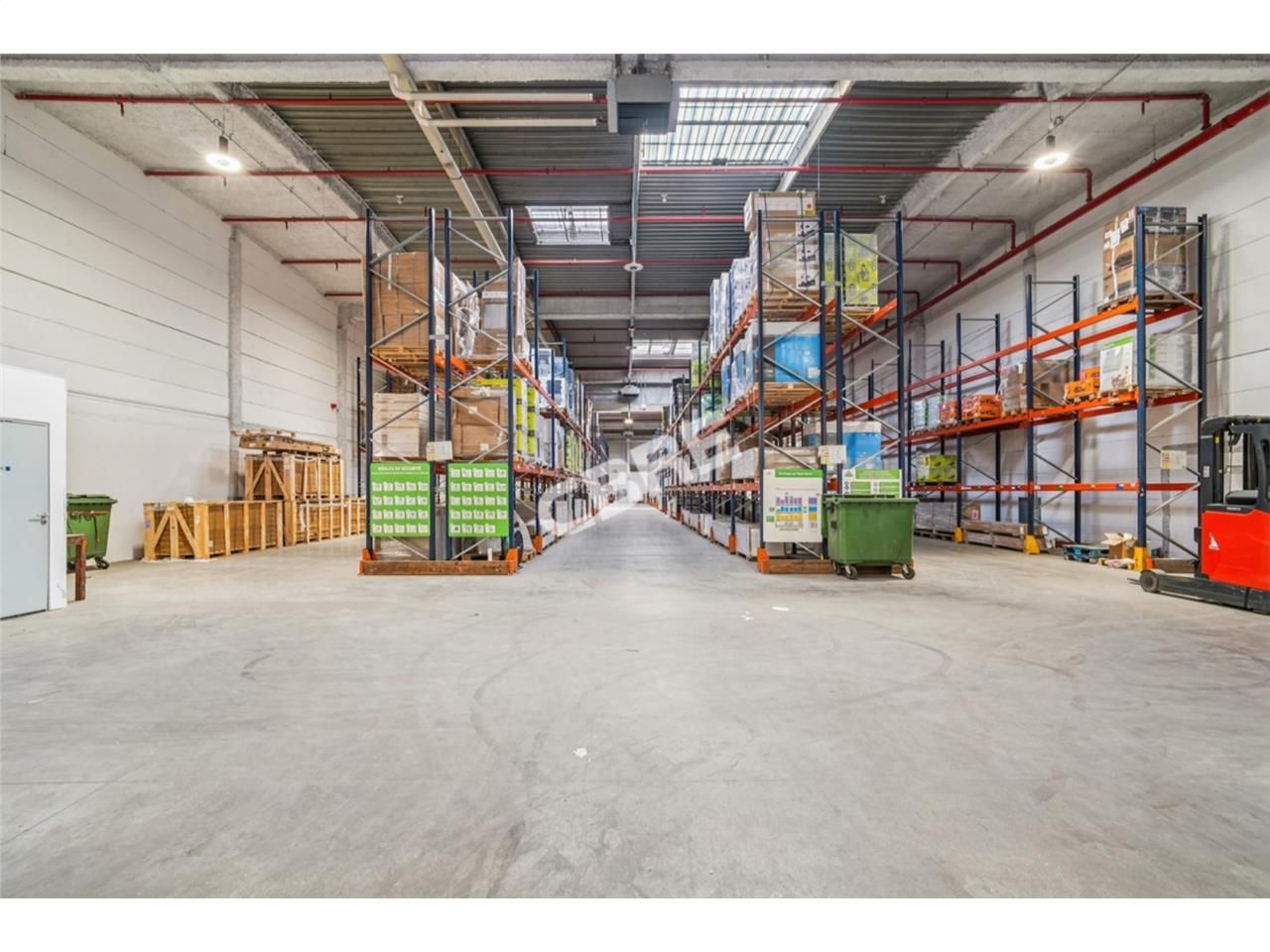 CBRE vous propose à louer, un entrepôt/local d'ac