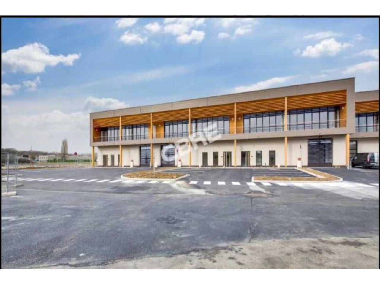 CBRE vous propose à louer, un entrepôt/local d'ac