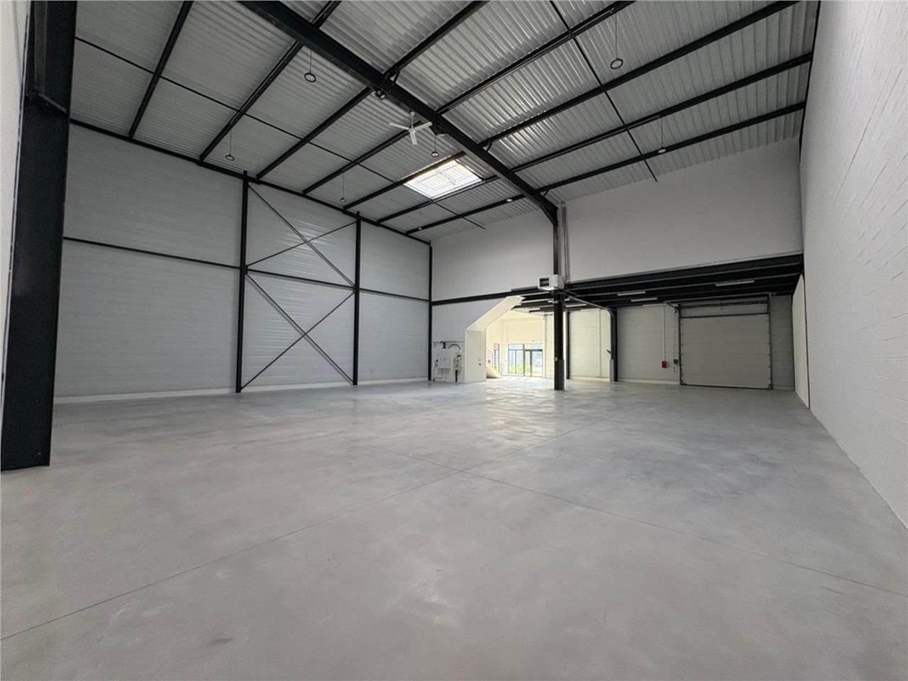 CBRE vous propose à louer un entrepôt/local d'act