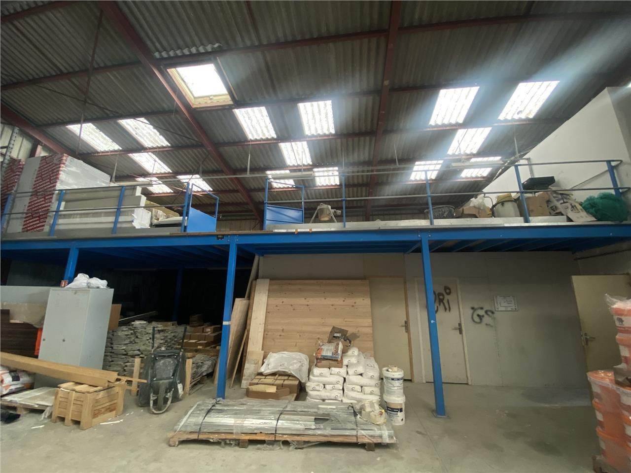 CBRE vous propose à louer un entrepôt/local d'act