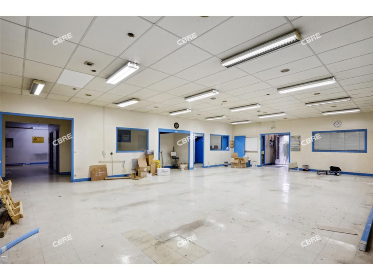 CBRE vous propose à louer, un entrepôt/local d'ac