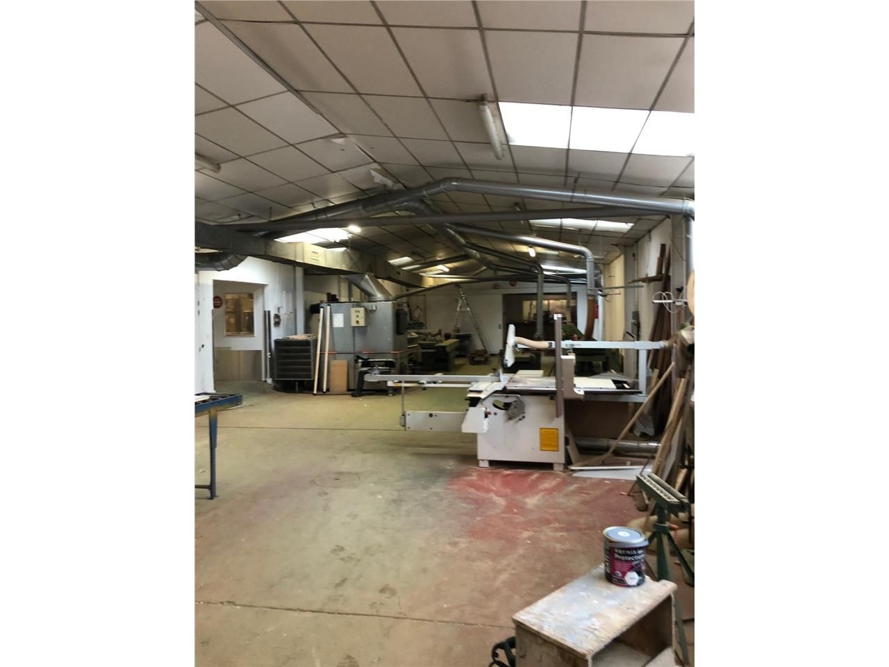 CBRE vous propose à vendre ou à louer, un bâtimen