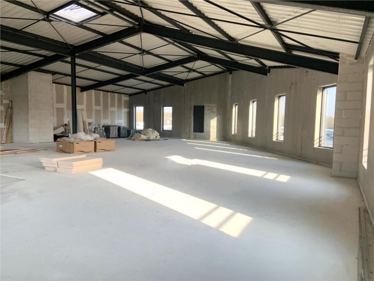 CBRE vous propose à louer, un entrepôt/local d'ac