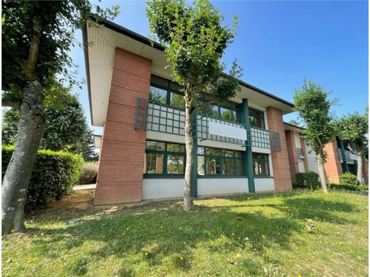 CBRE vous propose à louer à vendre un entrepôt/lo
