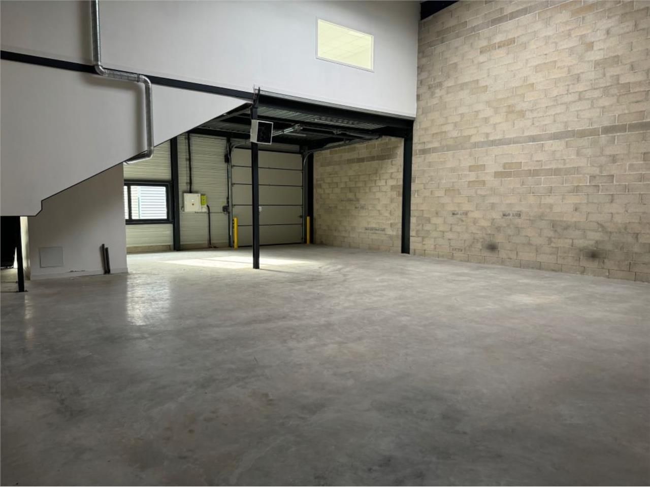 CBRE vous propose à louer un entrepôt/local d'act