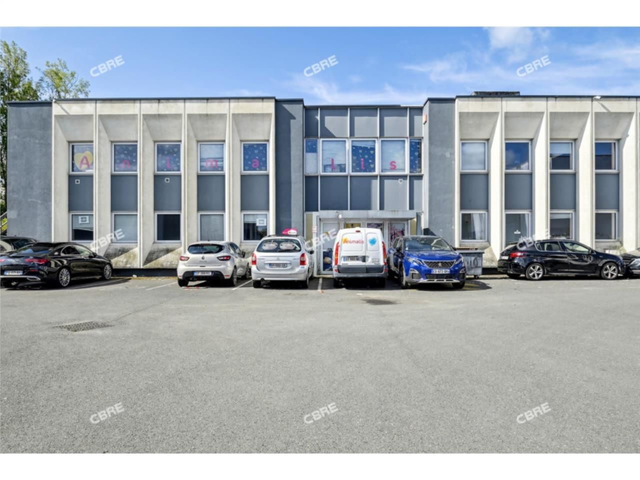 CBRE vous propose à vendre ou à louer un bâtiment