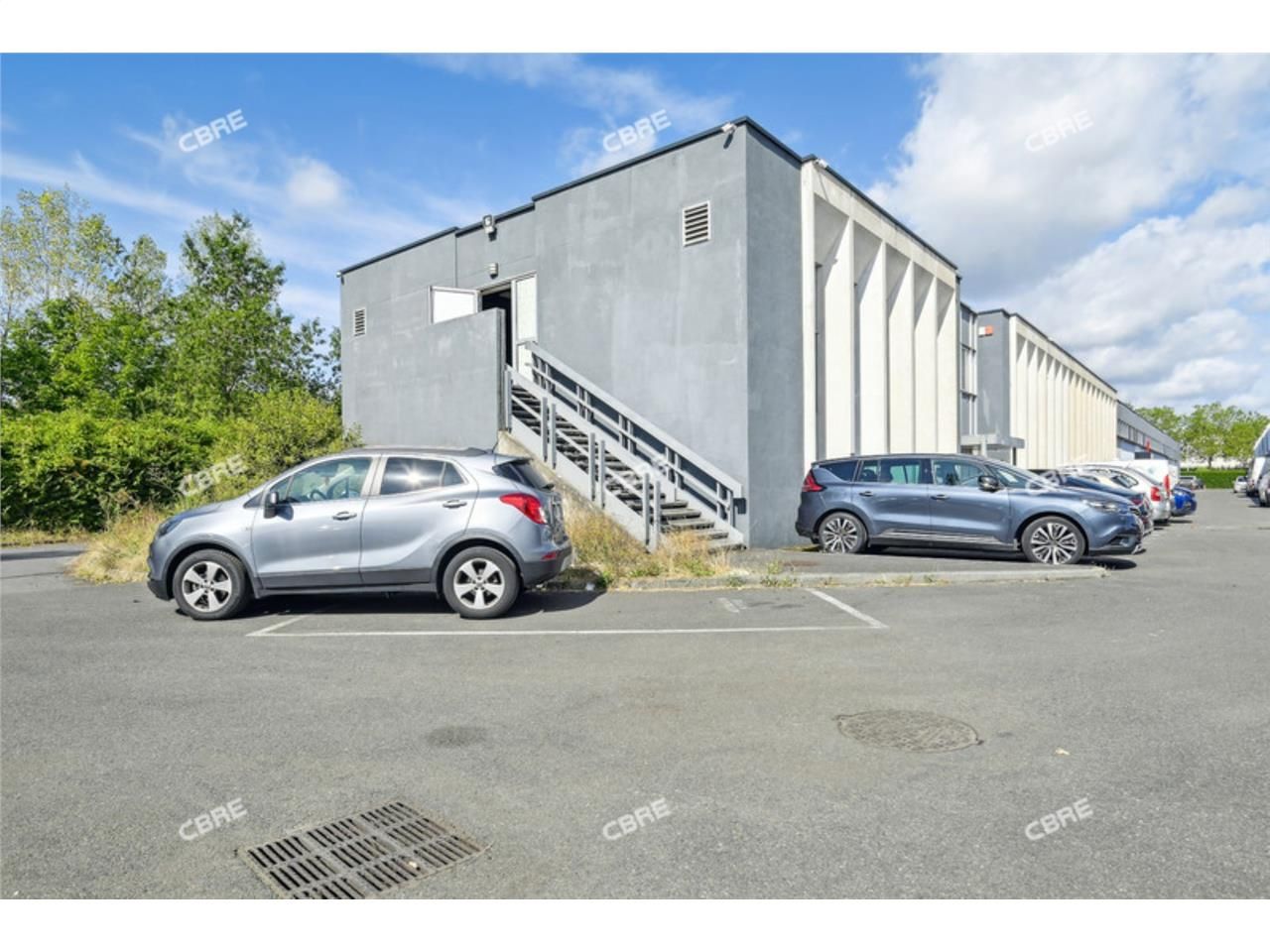 CBRE vous propose à vendre ou à louer un bâtiment