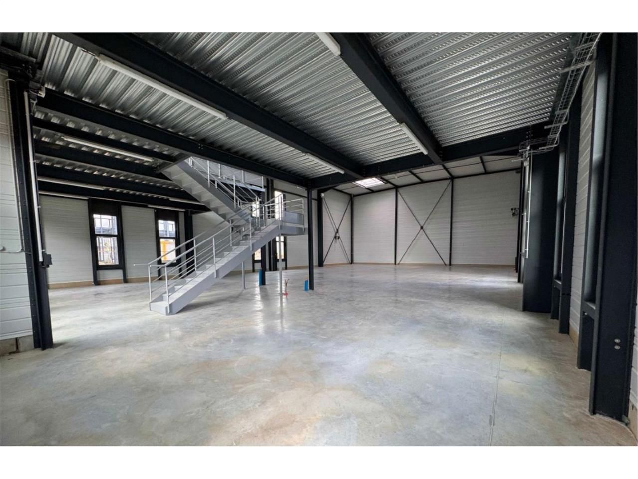 CBRE vous propose à vendre, un entrepôt/local d'a