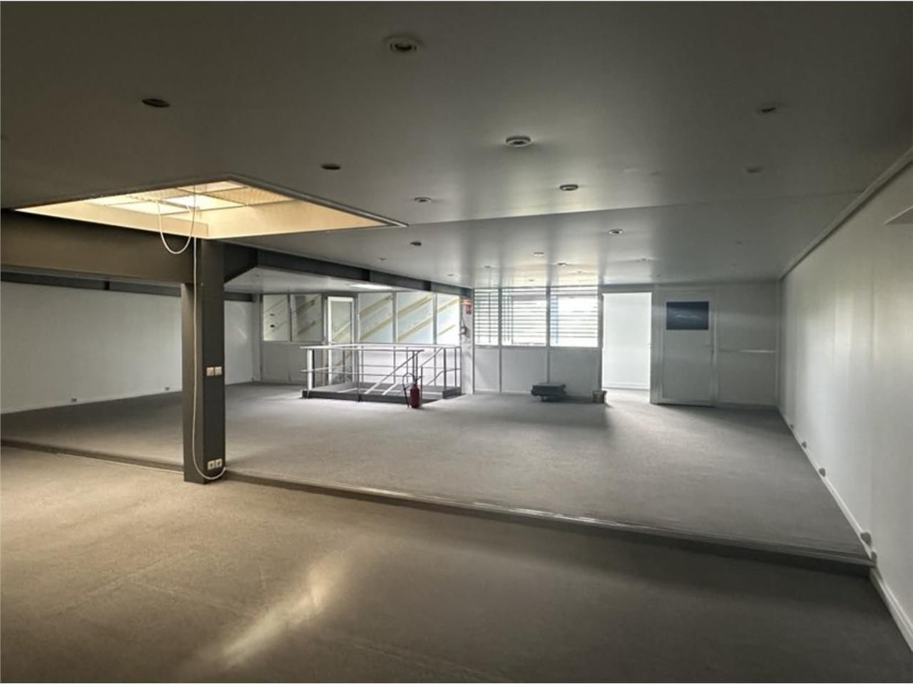 CBRE vous propose à louer, un entrepôt/local d'ac