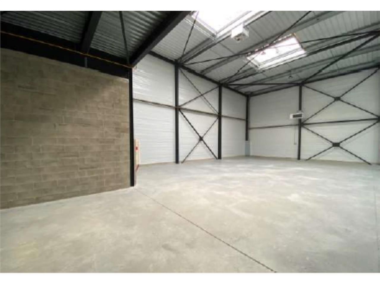 CBRE vous propose à vendre, deux bâtiments d'acti