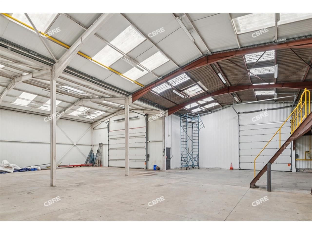 CBRE vous propose à vendre, un entrepôt/local d'a