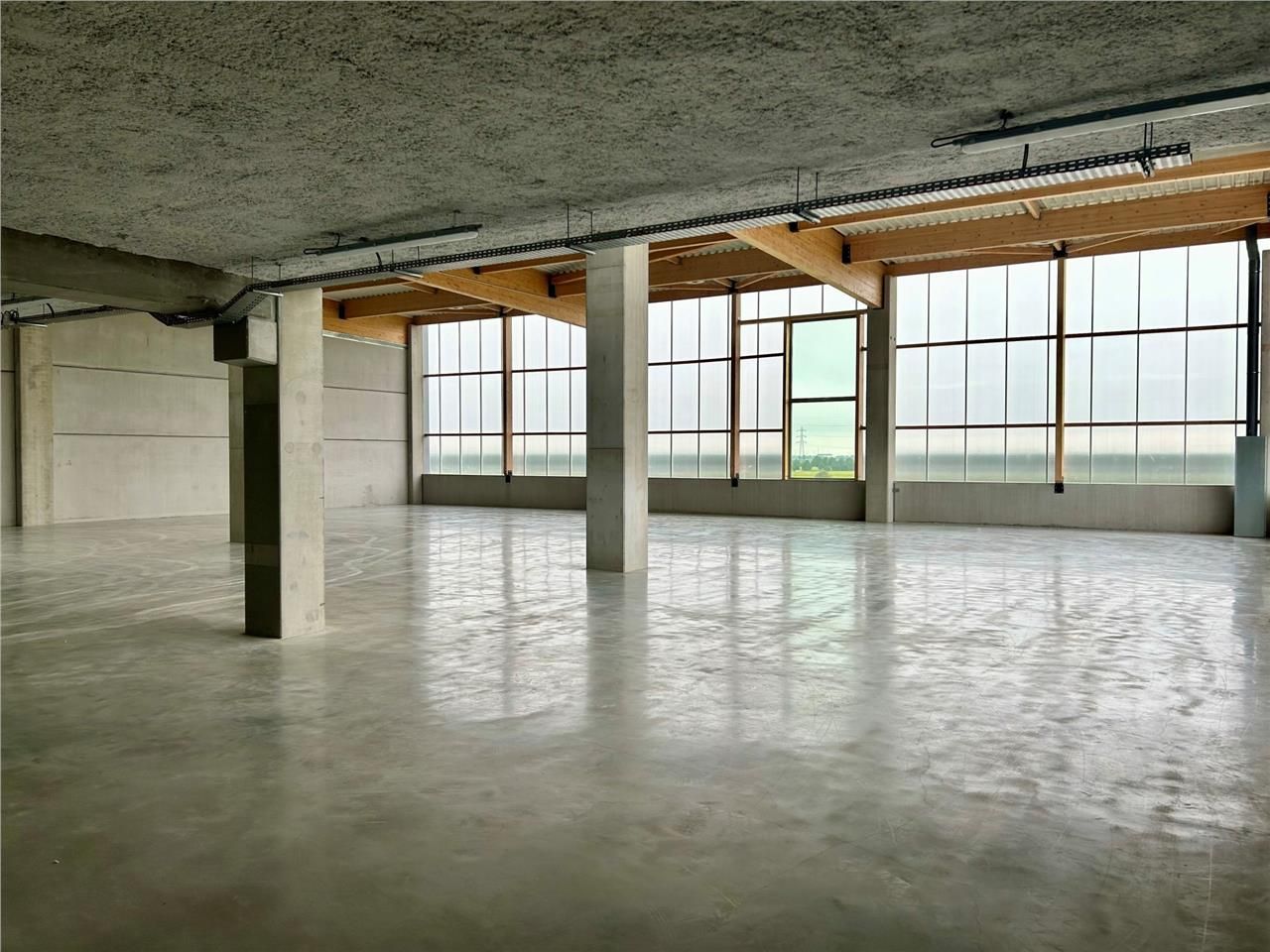 CBRE vous propose à louer, des locaux d'activités