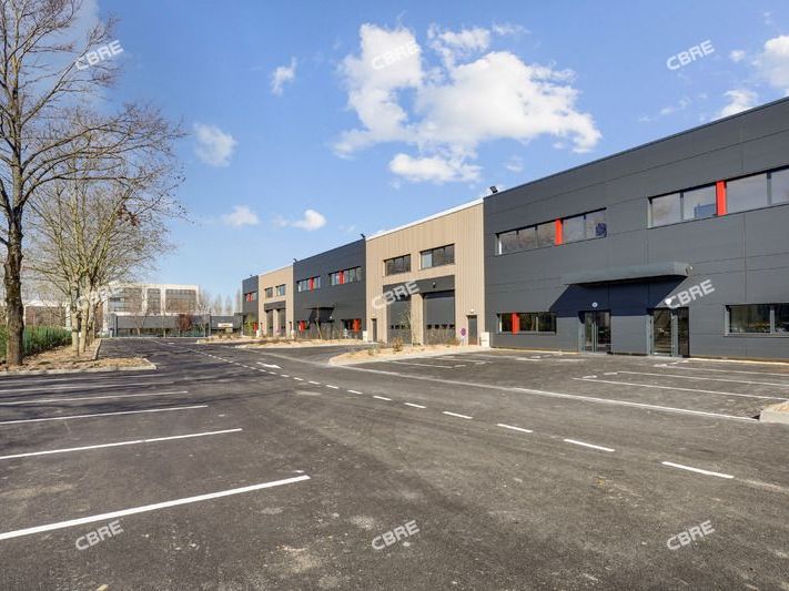 LOGISTIQUE URBAINE - CBRE vous propose à louer, u