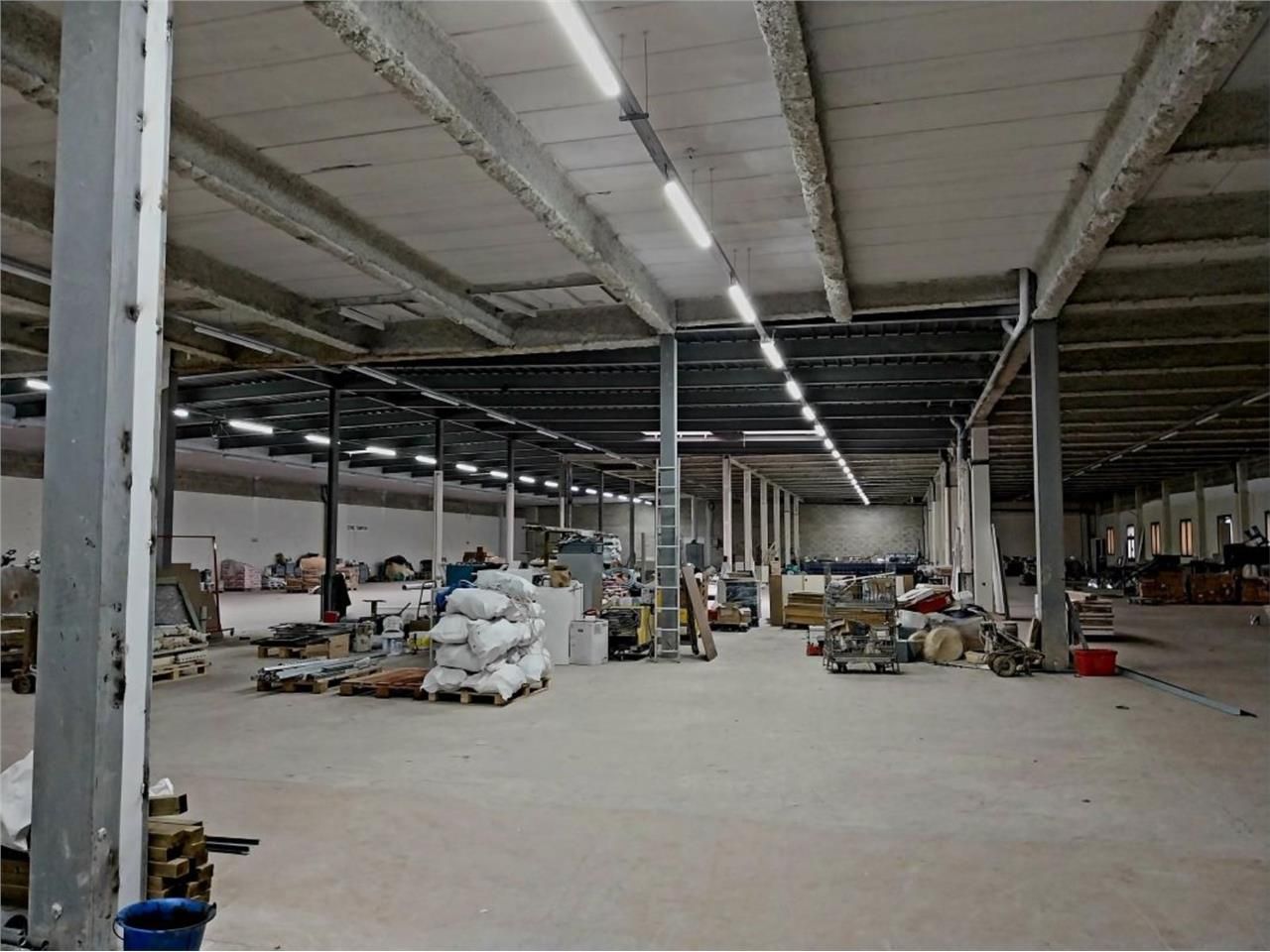 CBRE vous propose à louer, un local d'activités, 