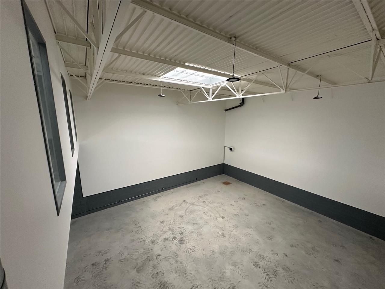 CBRE vous propose à louer un entrepôt/local d'act