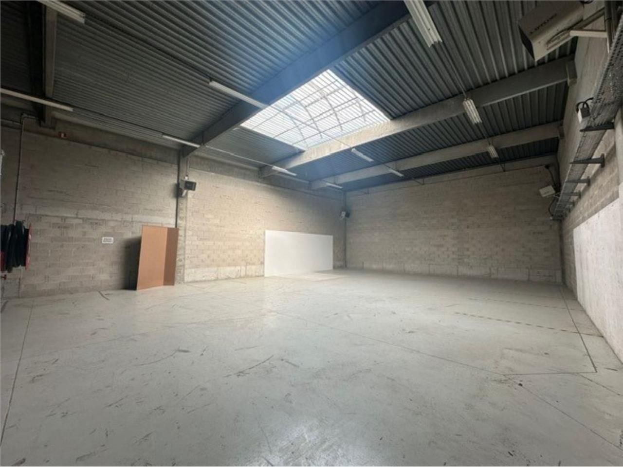 CBRE vous propose à louer, un entrepôt/local d'ac