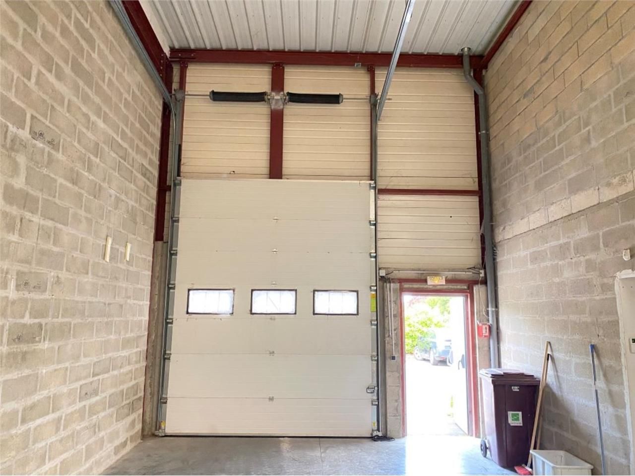 CBRE vous propose à louer, un local d'activités.