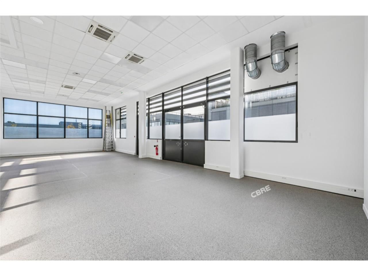 CBRE vous propose à louer, un entrepôt/local d'ac
