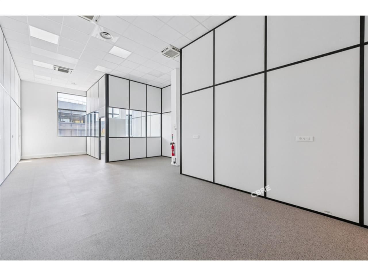 CBRE vous propose à louer, un entrepôt/local d'ac