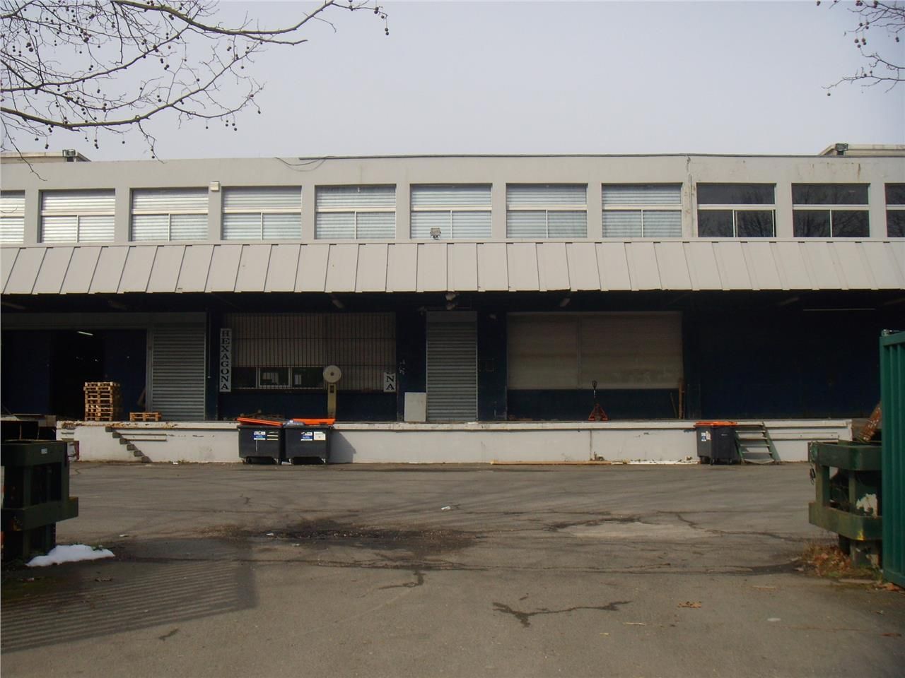 CBRE vous propose à louer, un entrepôt/local d'ac