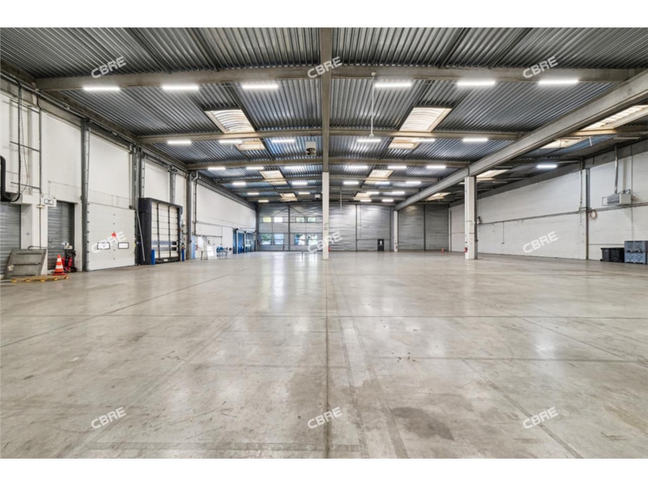 CBRE vous propose à louer, un entrepôt/local d'ac