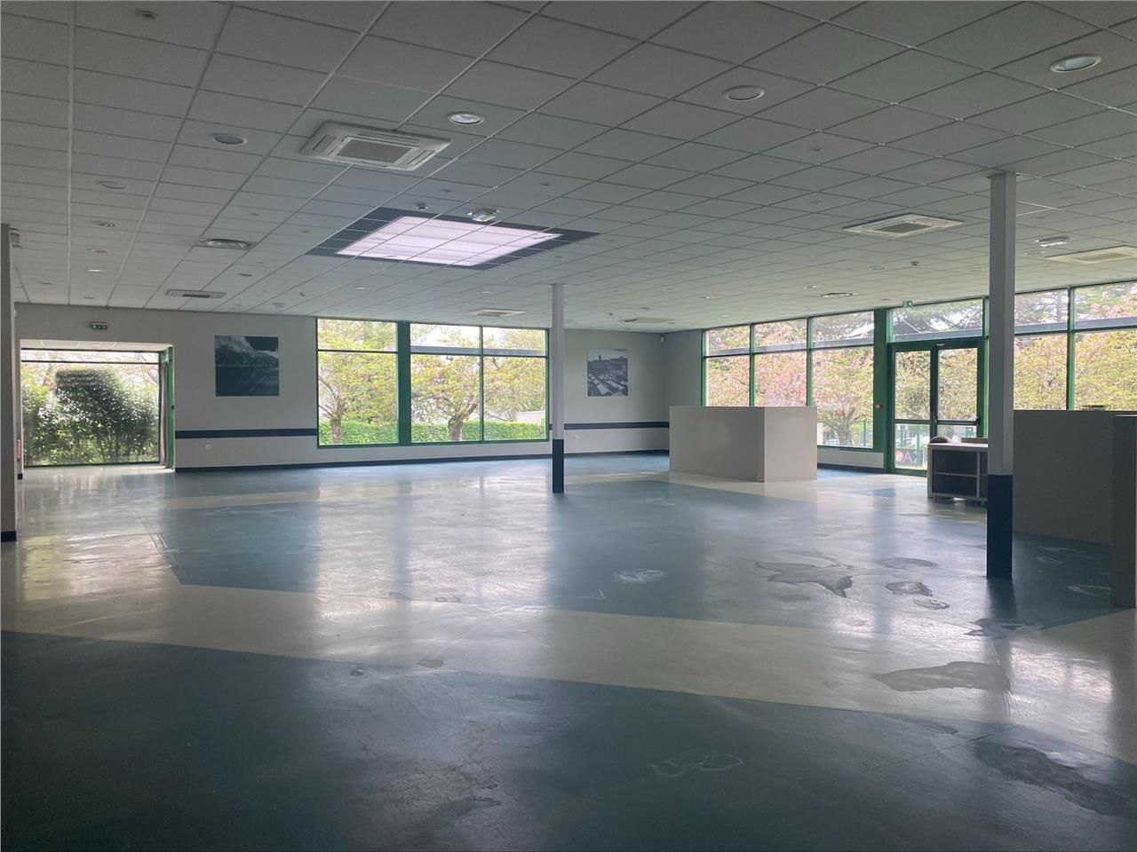 CBRE vous propose à louer un entrepôt/local d'act