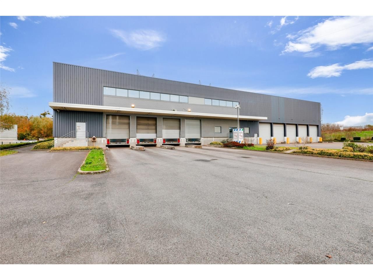 CBRE vous propose à louer, un bâtiment indépendan