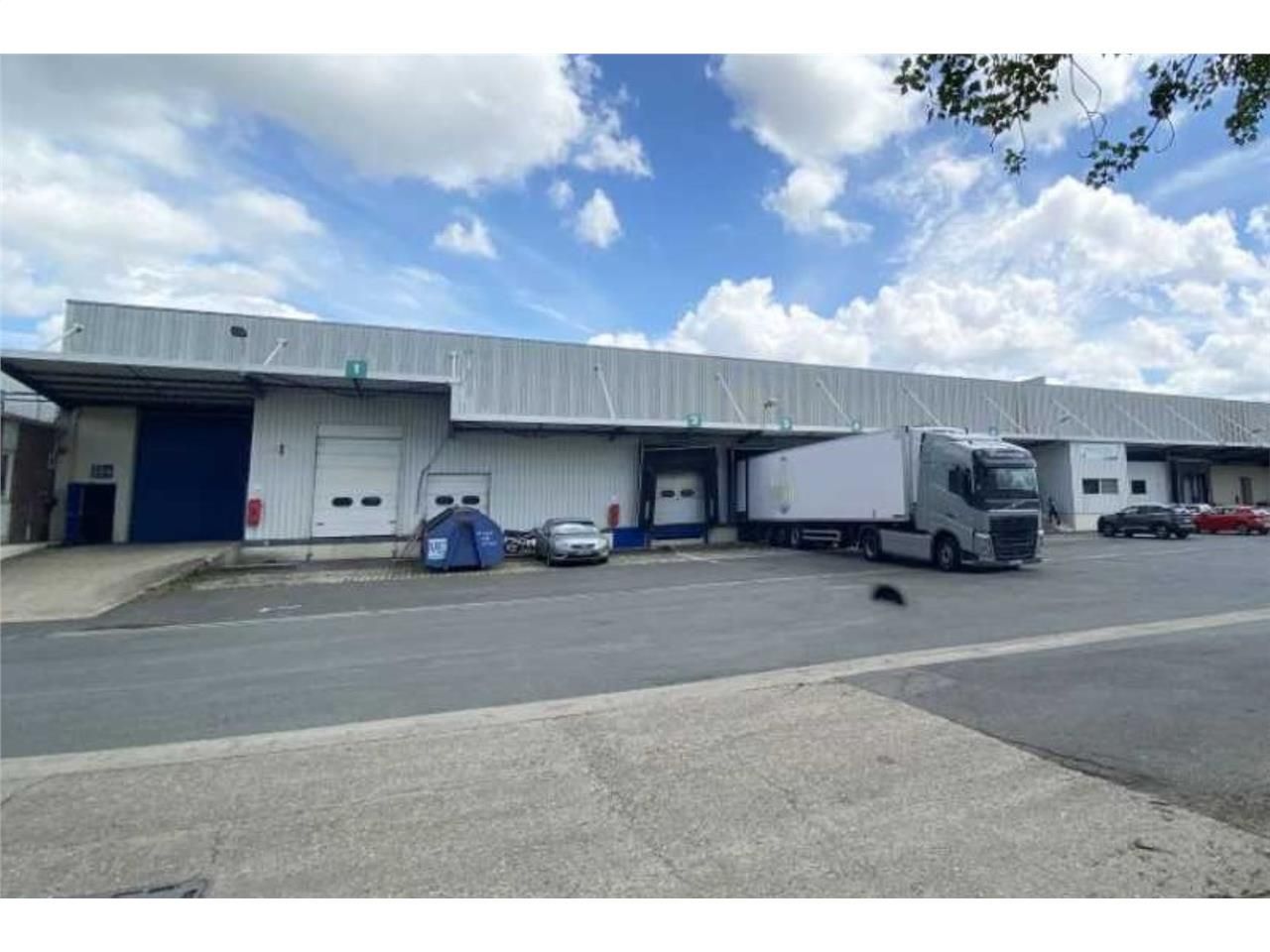 CBRE vous propose à louer, un entrepôt/local d'ac