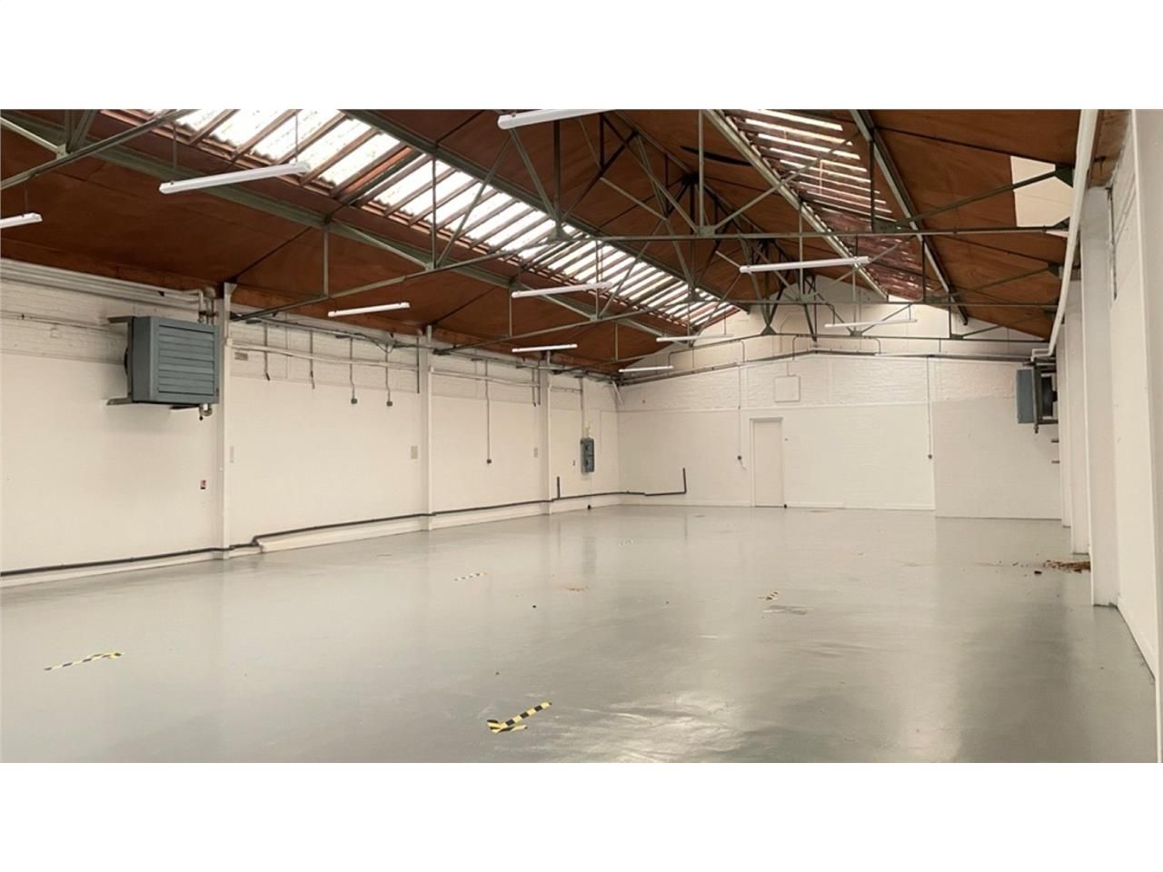 CBRE vous propose à louer, un entrepôt/local d'ac