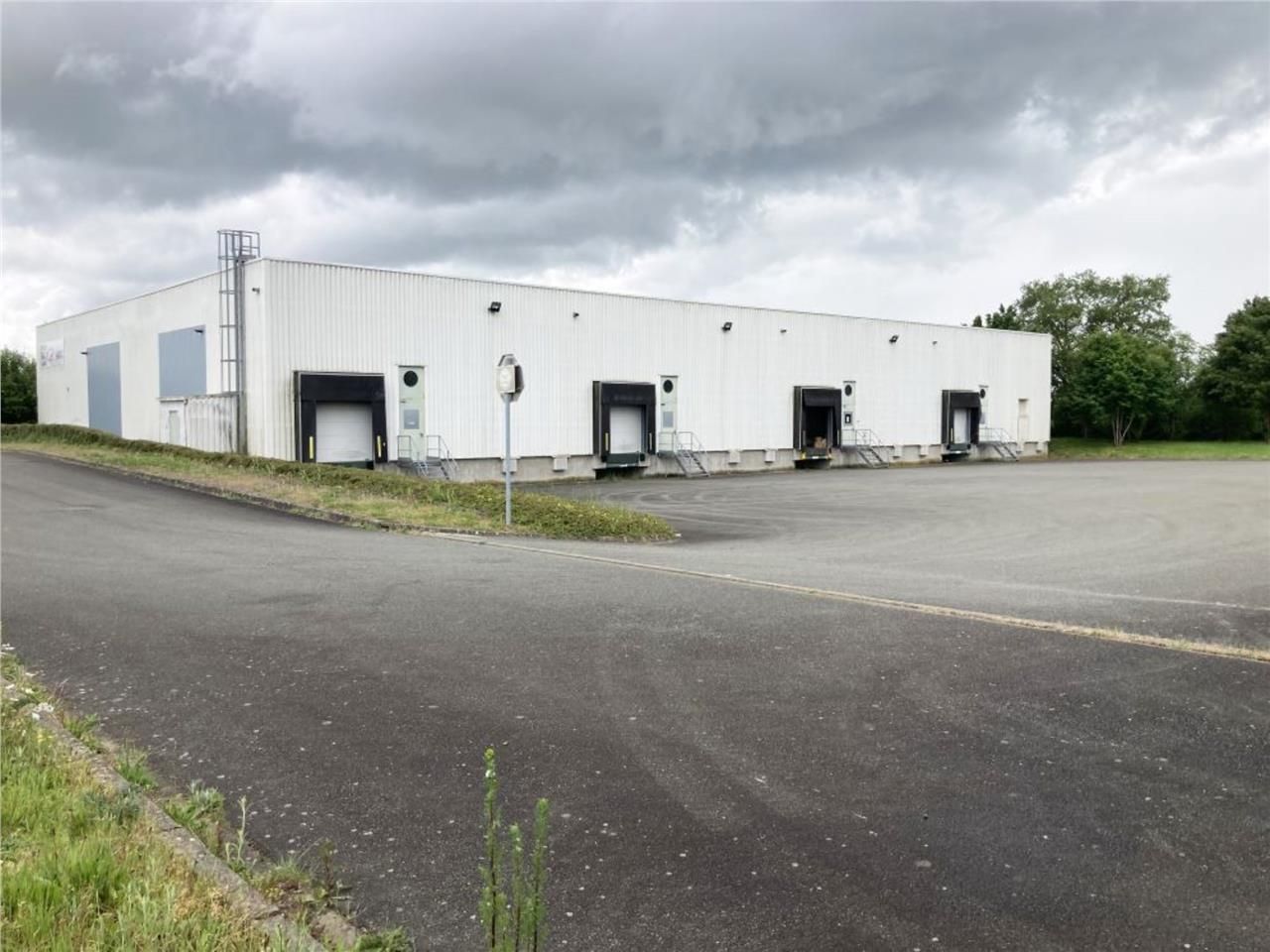 CBRE vous propose à vendre (location possible), u