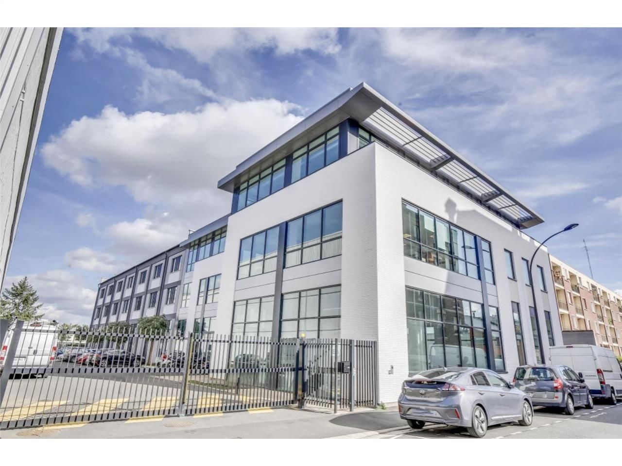 LOGISTIQUE URBAINE - CBRE vous propose à louer, u