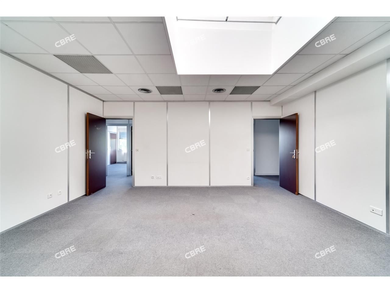 CBRE vous propose à louer un entrepôt/local d'act