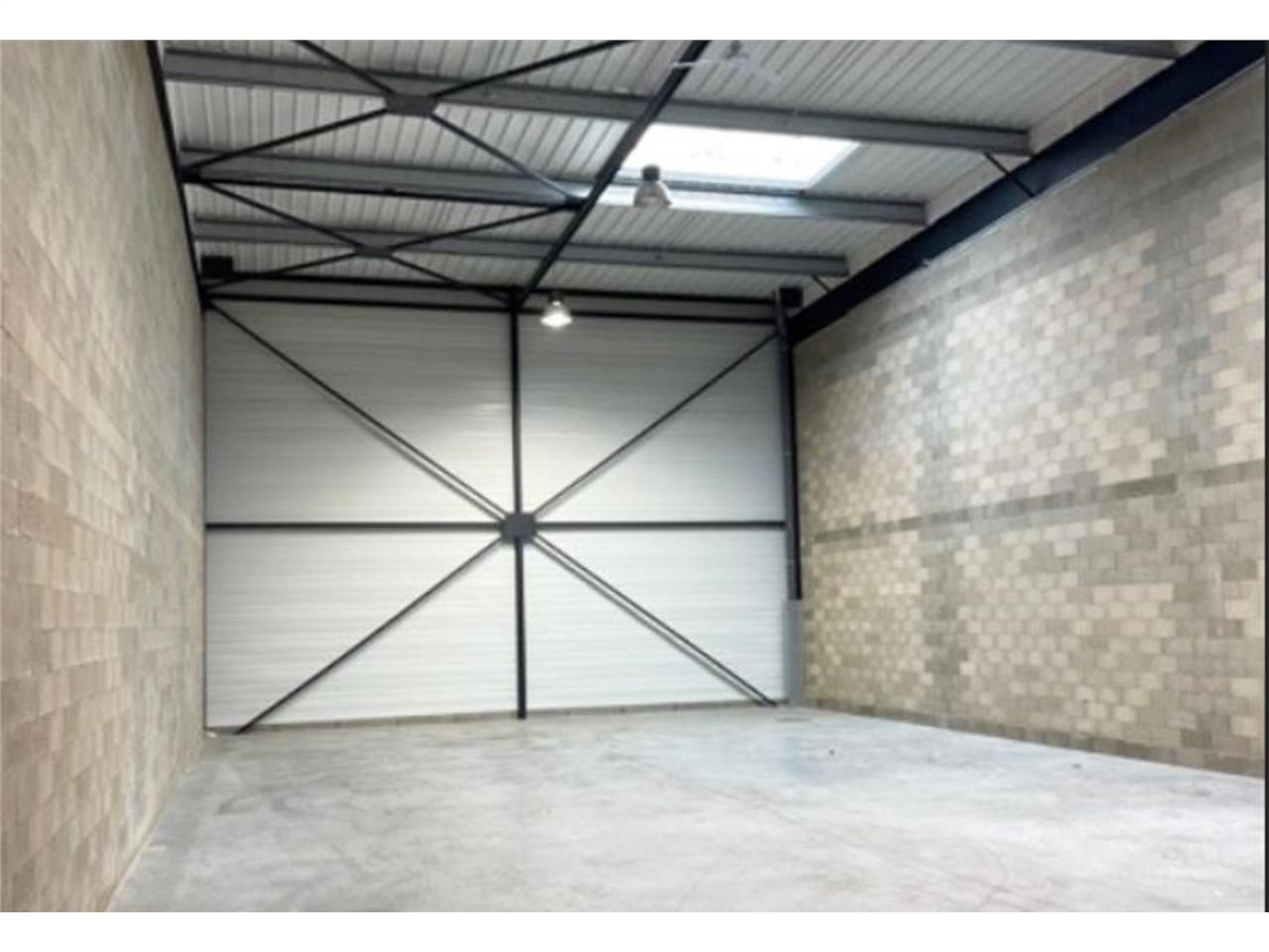 CBRE vous propose à vendre, un entrepôt/local d'a