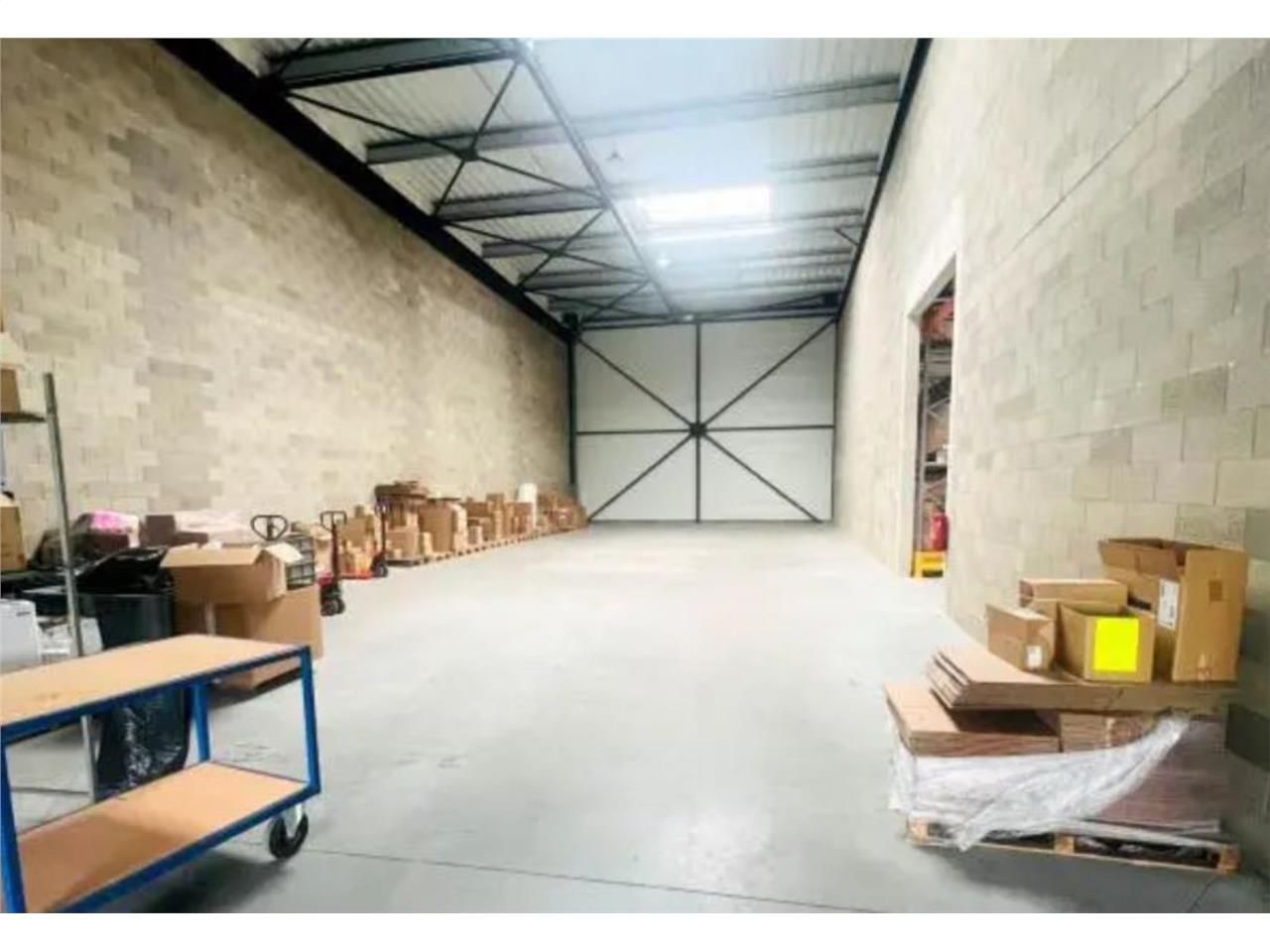 CBRE vous propose à vendre, un entrepôt/local d'a